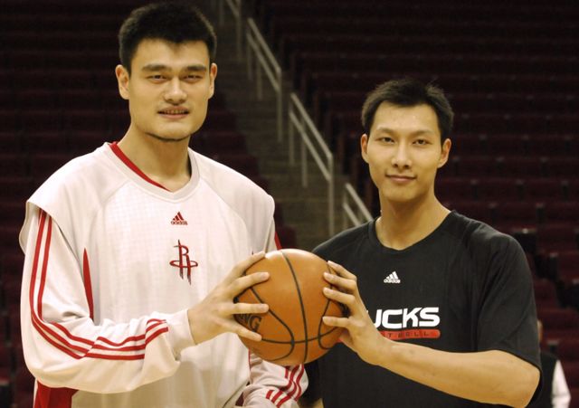 九游凭借九游APP和云游戏平台，为玩家带来全新的移动娱乐体验。无论是热门手游还是精品大作，用户都能通过九游下载畅玩。九游平台不仅提供安全稳定的游戏环境，还融合了互动交流、活动福利和玩家社群，让玩家在轻松娱乐中体验多维度的游戏乐趣。